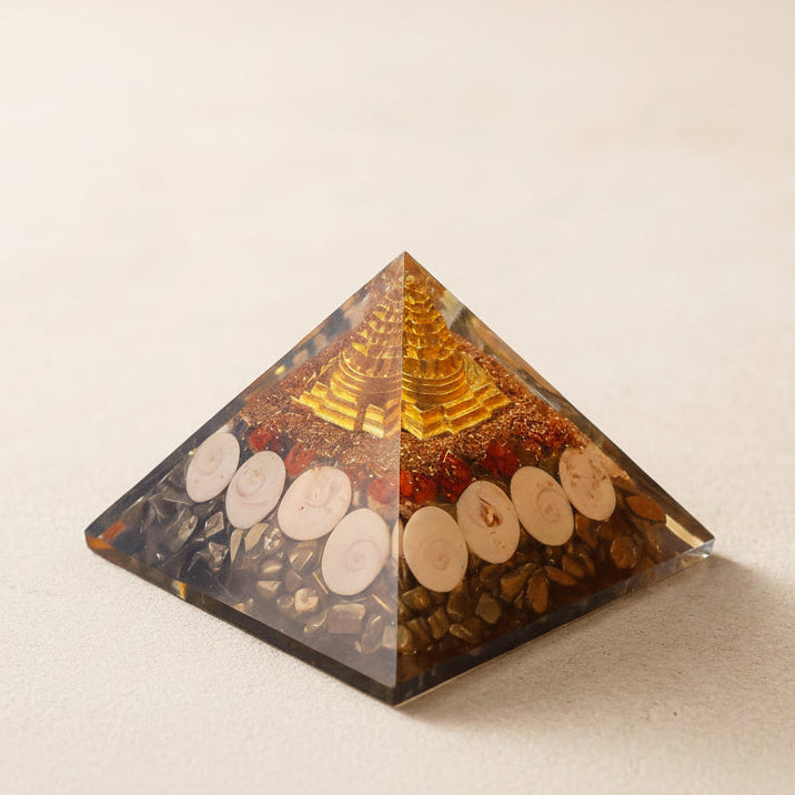 Orgone pyramid with Lakshmi Shri Yantra Gomati Chakra Rudraksha and copper shavings for wealth – Matrikas
